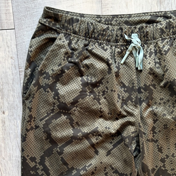 LULULEMON Jet Crop Slim Luxtreme Pants Ankle Stretch Snake Green - Picture 4 of 5